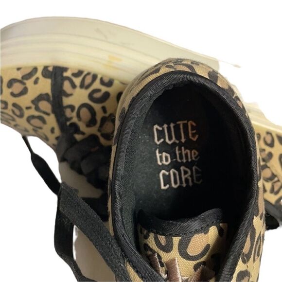 Cute To The Core Leopard Sneaker. Size 8 - Picture 3 of 5